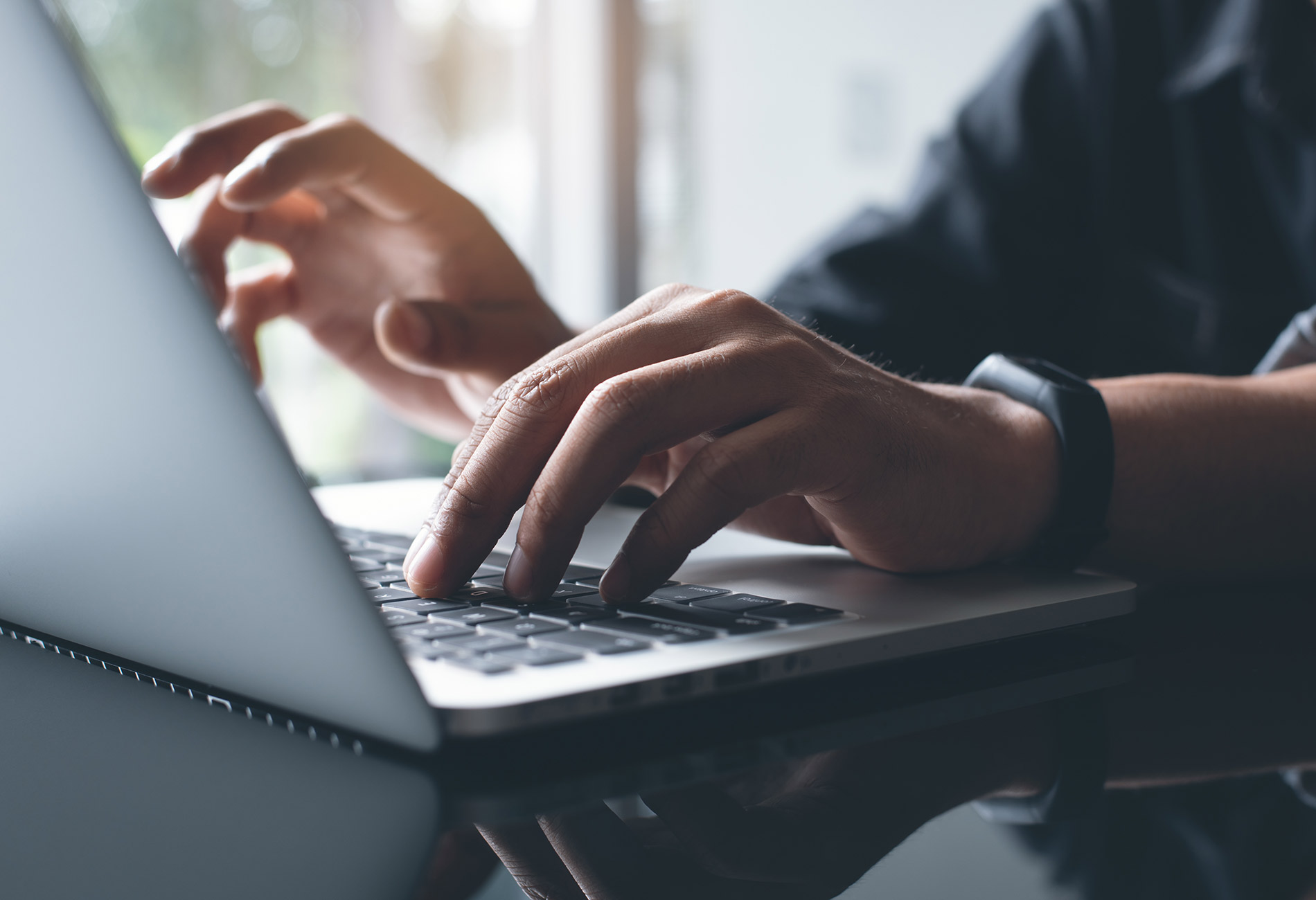 アダルトサイト制作後も簡単な更新に費用は不要です